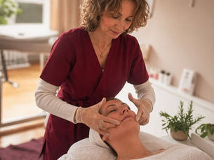 Masaż transbukalny twarzy – na czym polega, jakie daje efekty i czy działa jak lifting?