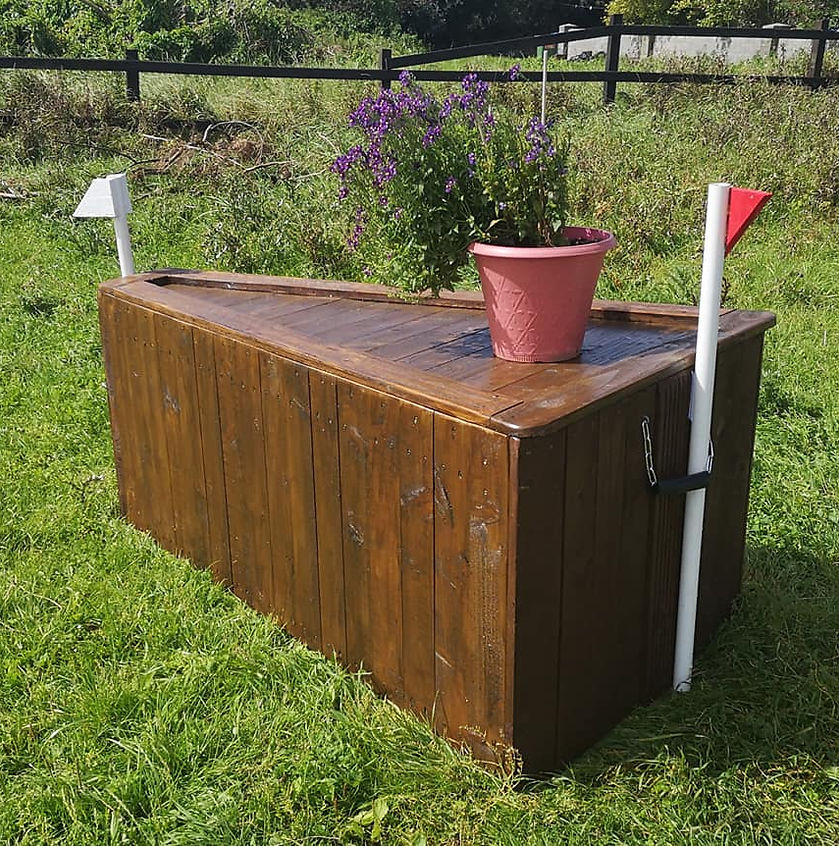 Corner XC Fence brown