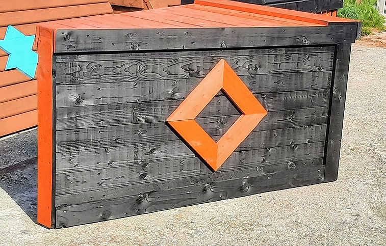 Corner XC fence black.jpg