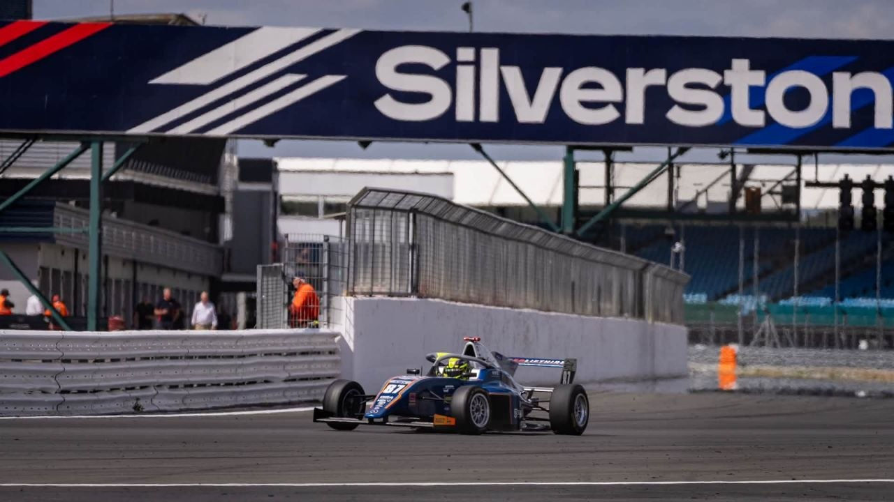 Scorpio Motorsport Makes Strong Comeback at Snetterton