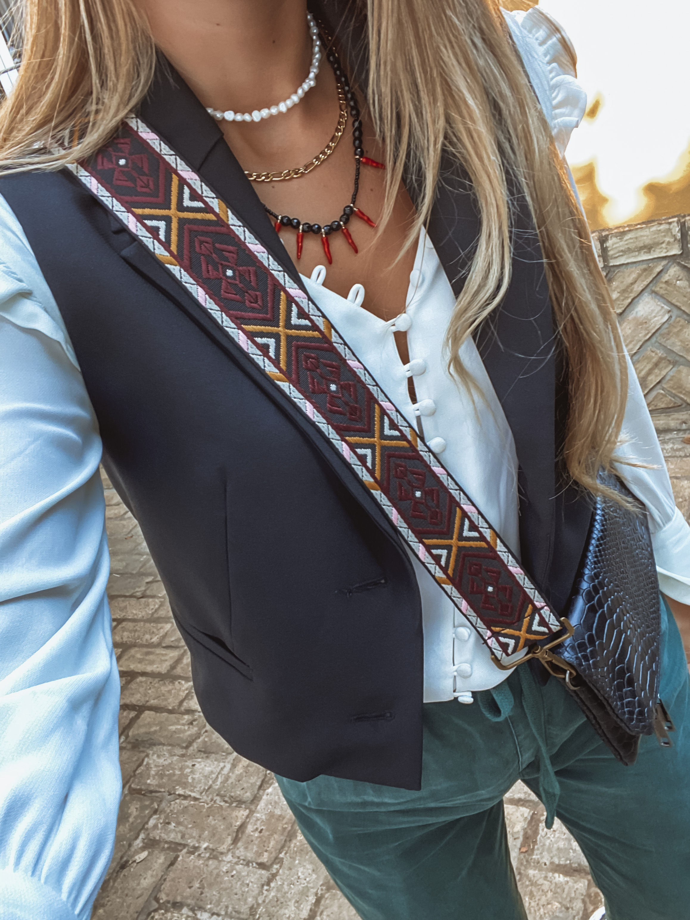 Cuelga bolsos burdeos