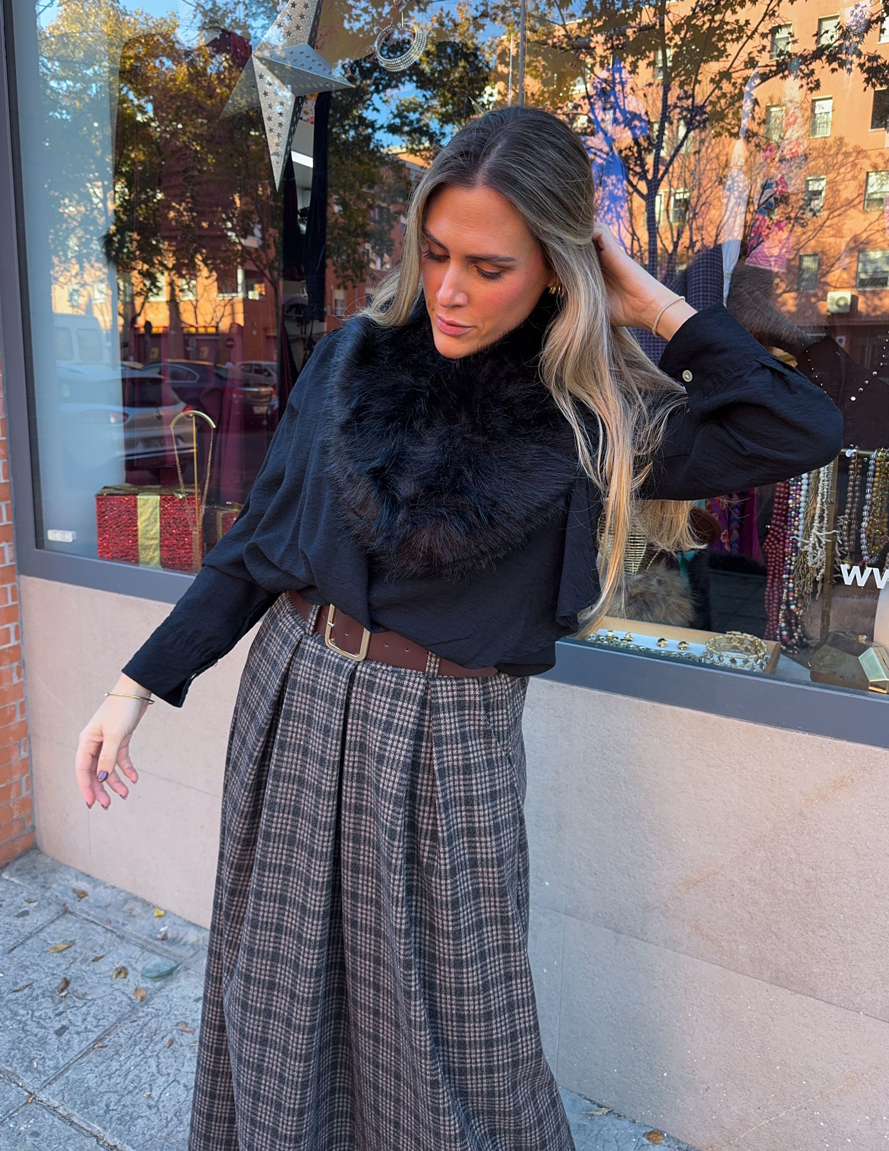 Cuello de pelo pinza negro sintético 