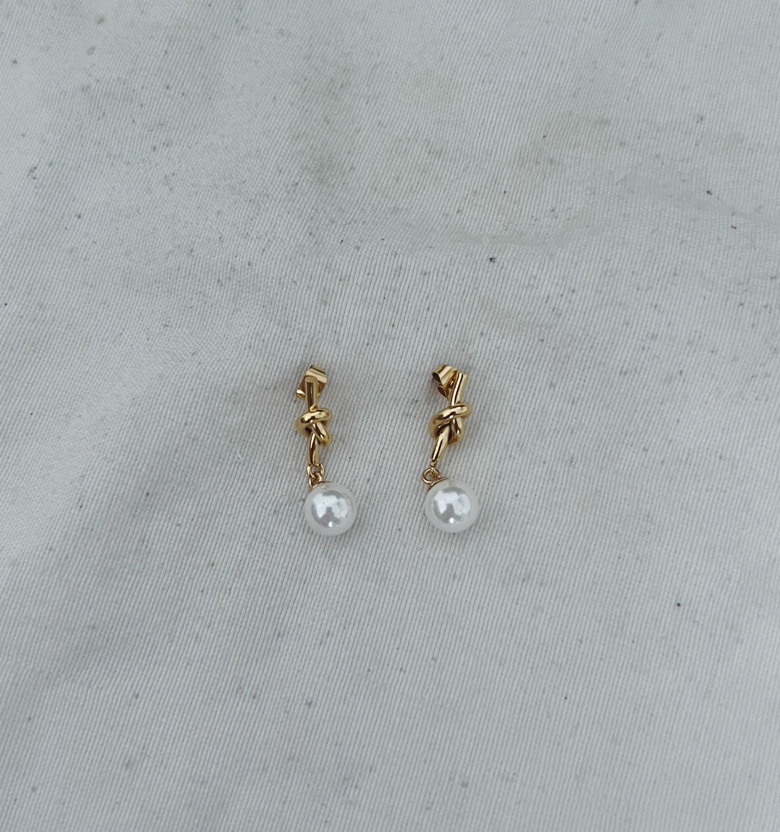 Pendientes nudo perla