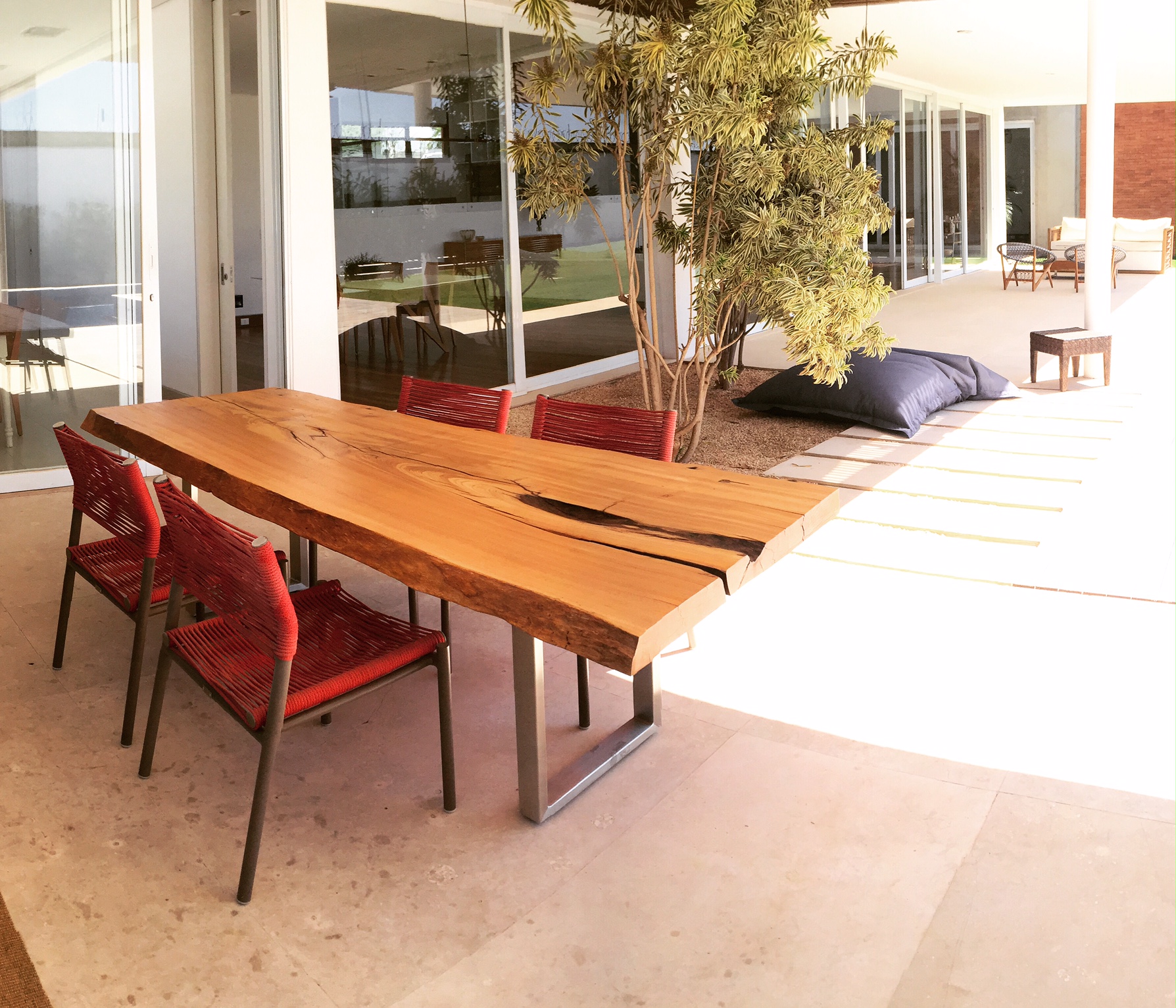 Mesa de Jantar Pequiá com Orgânico