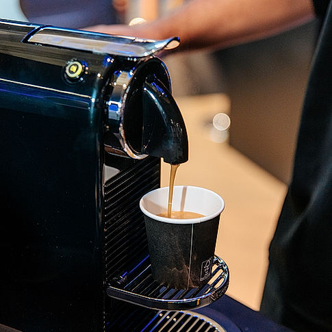 Cafeteira Nespresso e cápsulas de café Nespresso