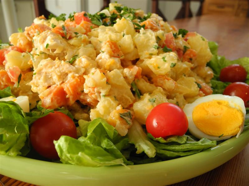 Salpicón de pollo, berros y palta