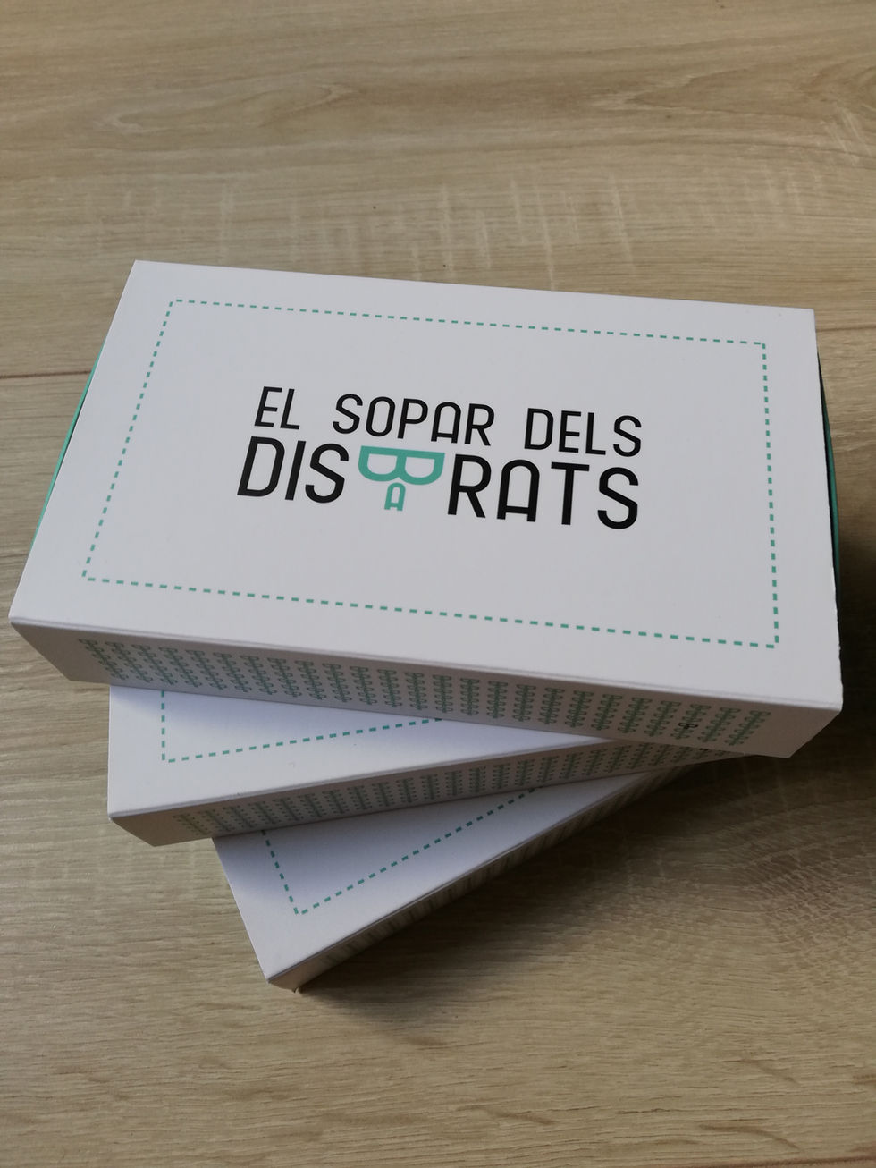 El joc està en venta, podeu contactar per correu electrònic o instagram.