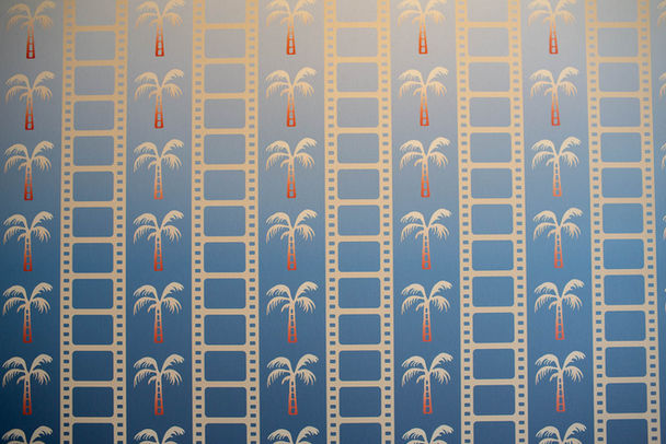 Palm Ombre Wallpaper