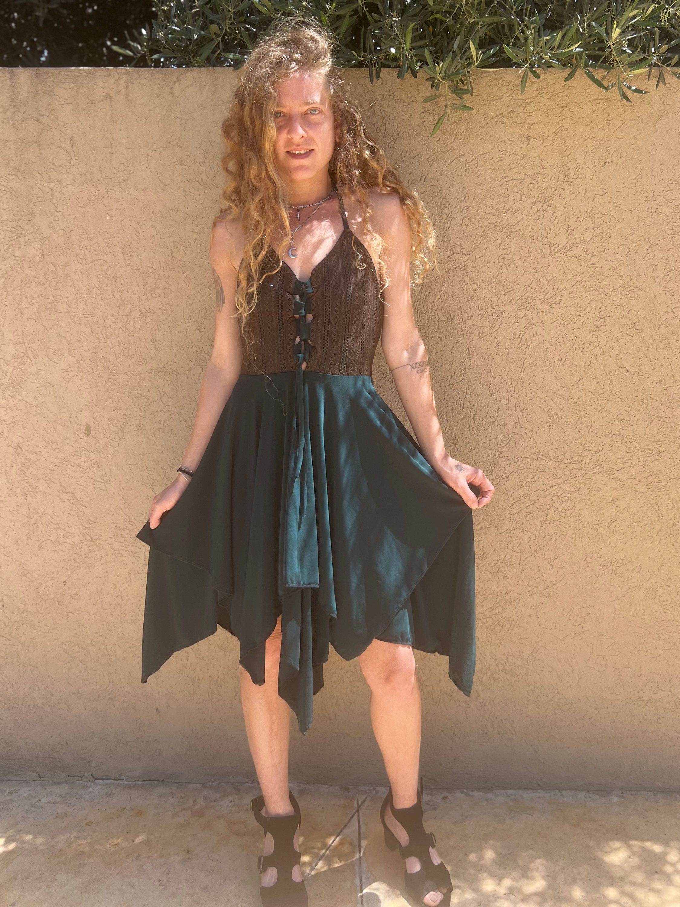 שמלת Dark Fairy ירוק בקבוק – לחלום בעיניים פקוחות