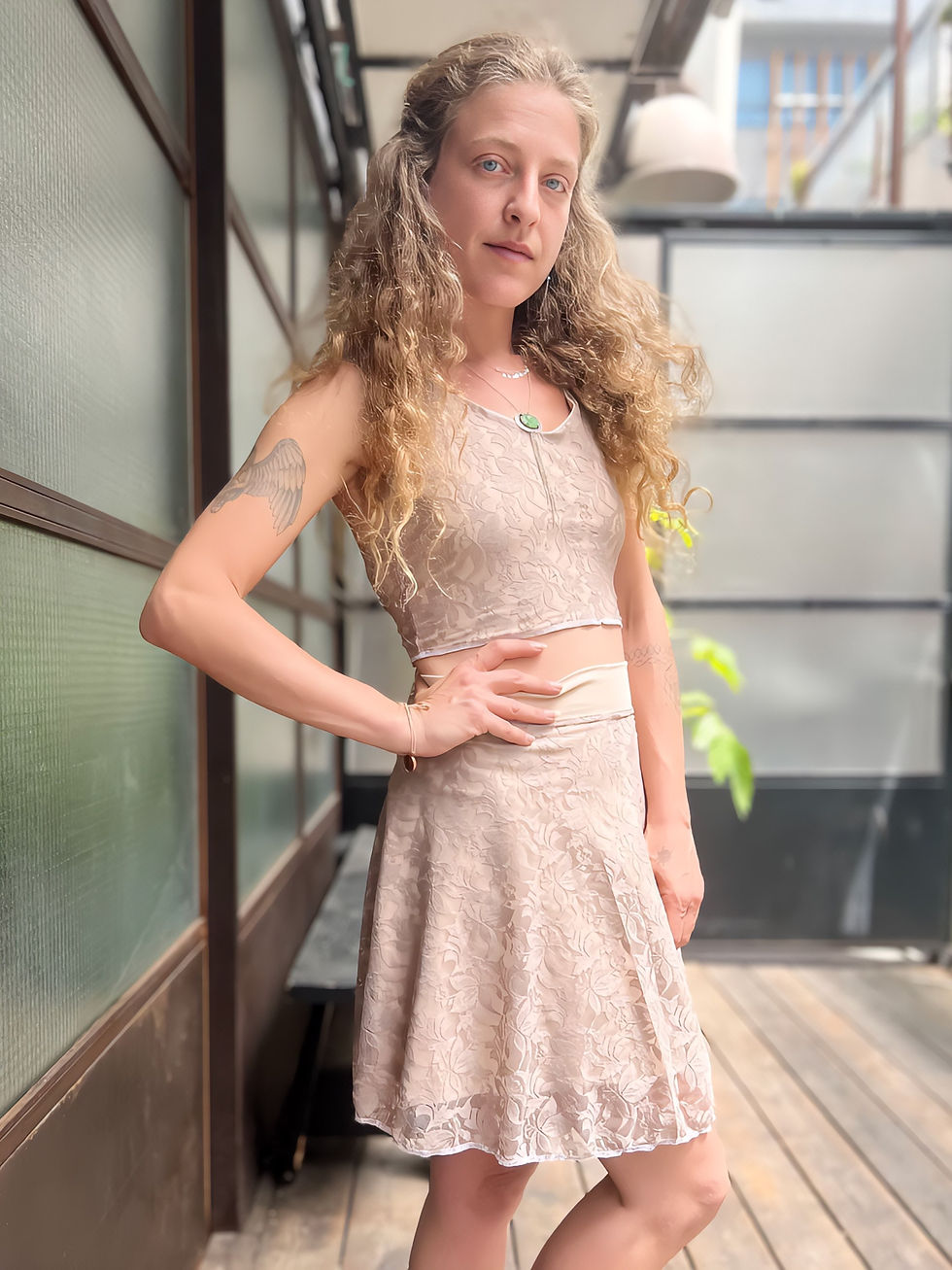 גופיית קשירה פיה צבע תחרה בז'