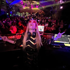 קיטי מסיבות1.jpg