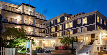 HARBORSIDE INN.webp