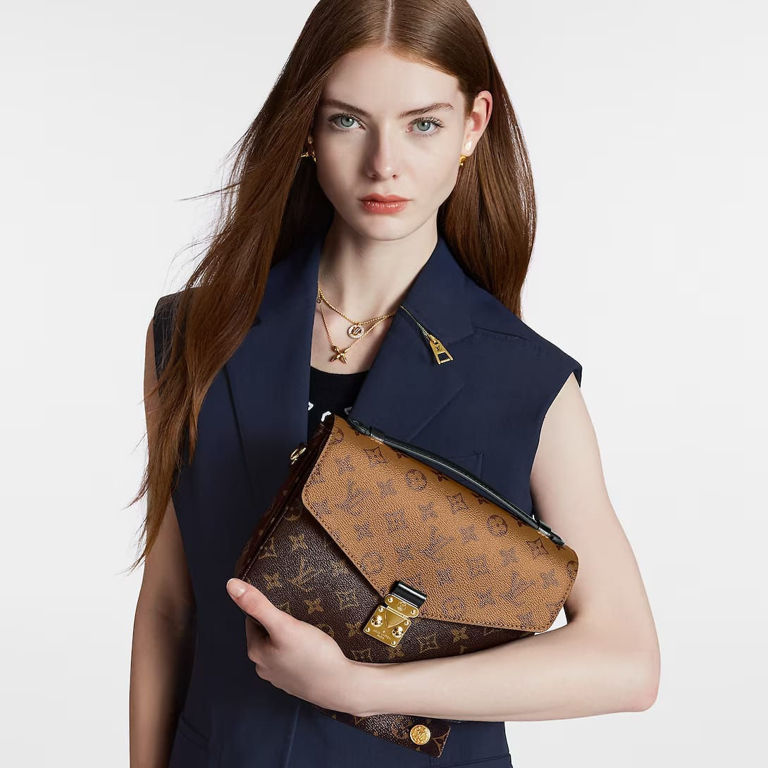 Alpha Derni VUITTON- Pochette Métis- Monogram Reverse Canvas Sling Bag for Women