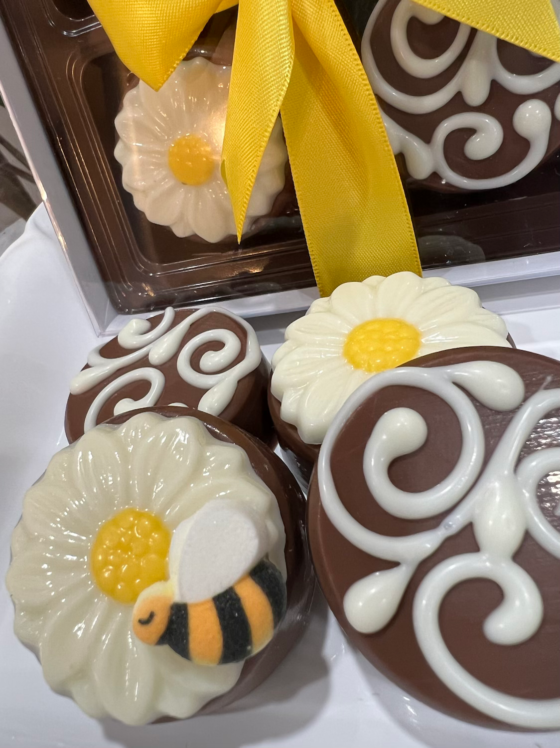 Bee & Daisy Oreo Set/4