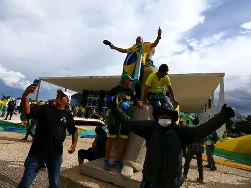 Caminhos da Reportagem relembra ataques de 8 de janeiro de 2023