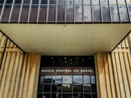 Banco Central aponta dólar e crescimento econômico como principais causadores da inflação