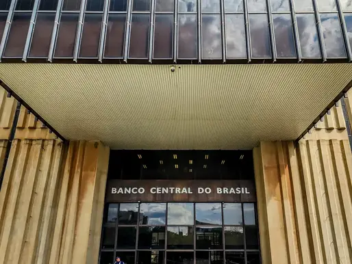 Banco Central aponta dólar e crescimento econômico como principais causadores da inflação