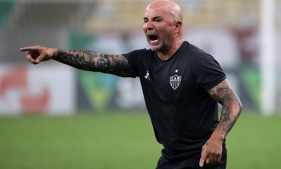 A GRANDE APOSTA DO GALO: SAMPAOLI NO DILEMA DA SUL-AMERICANA E A DECISÃO QUE VALE A TEMPORADA