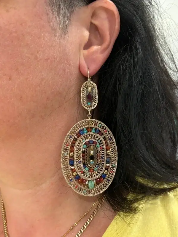 Boucles d’oreilles Satellite plaqué or – Vert jade et rouge