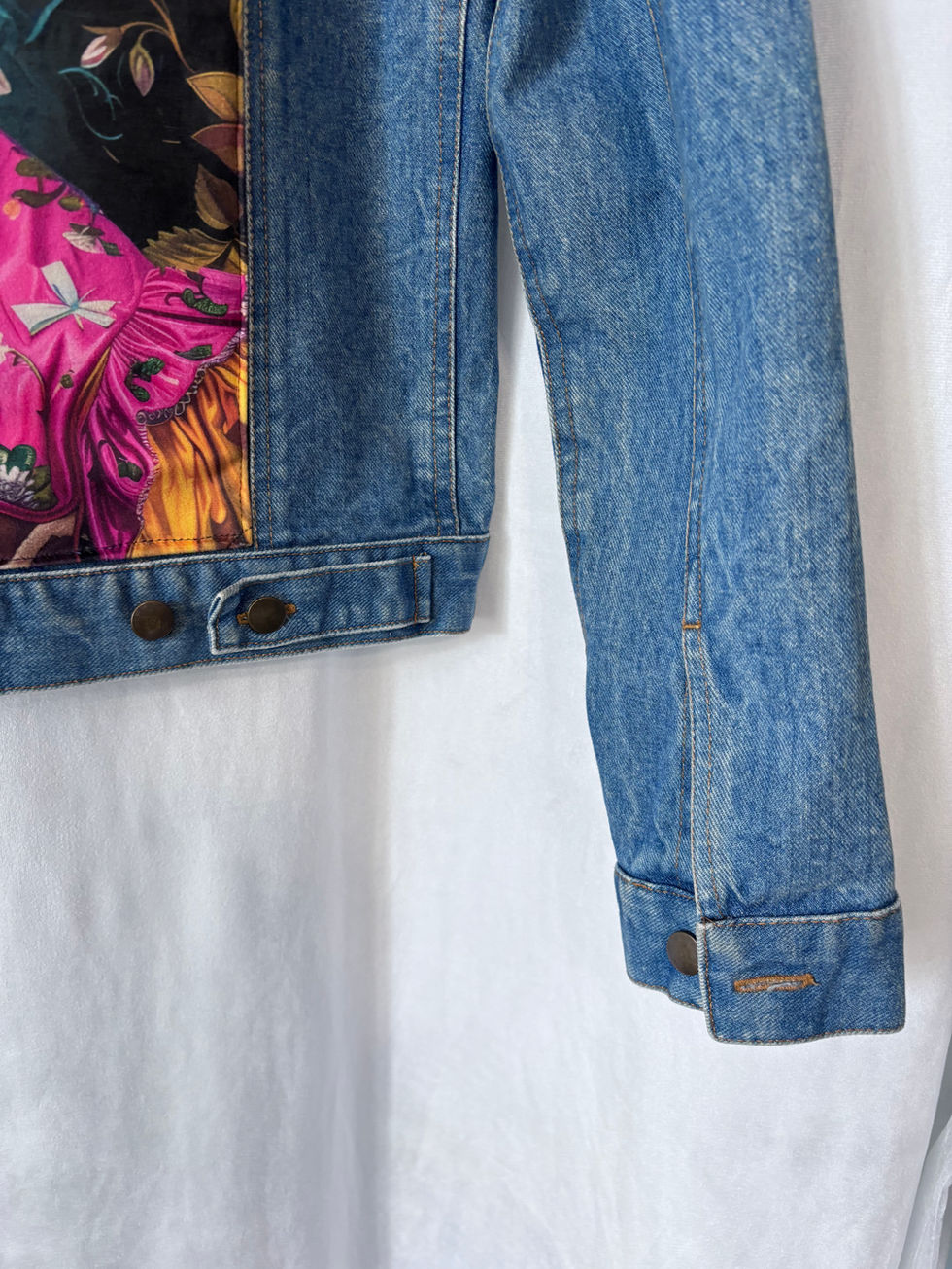Veste en jean bleu La Girafe rose turquoise T 40/42 – création upcycling