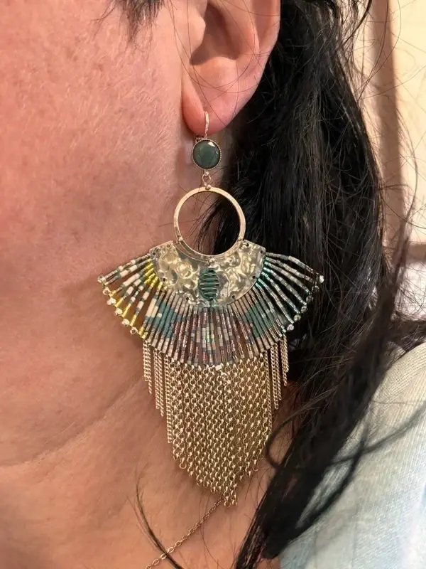 Boucles d’oreilles Satellite argentées – perles turquoise et chaînettes