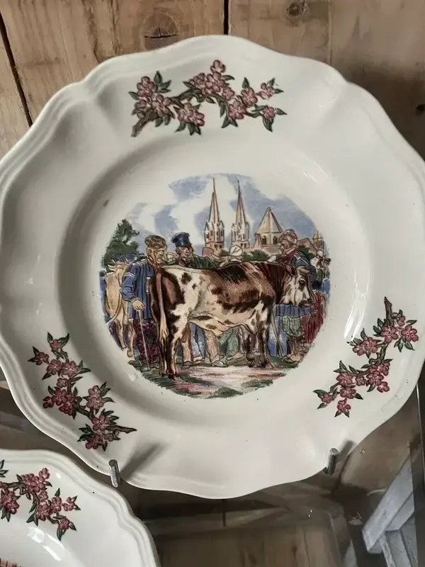 3 assiettes anciennes Sarreguemines DV « Ma Normandie » en porcelaine