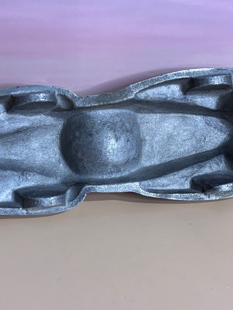 Cendrier sculpture voiture Art Déco vintage années 50 – Aluminium