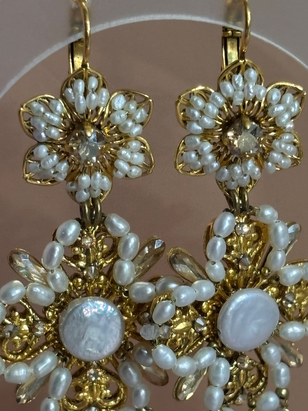 Boucles d’oreilles Satellite métal doré or fin 14 carats perles nacrées