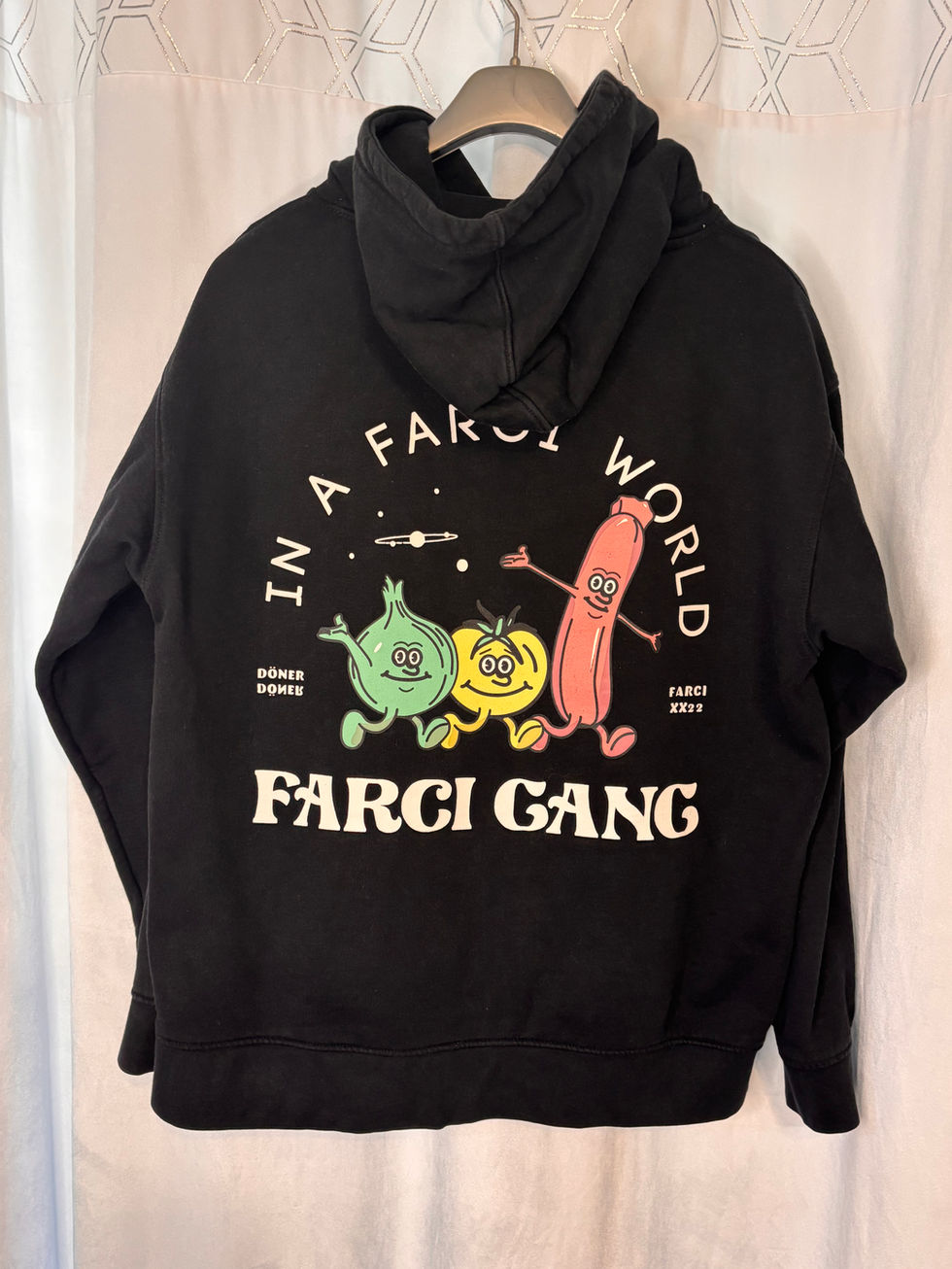 Sweat Farci noir à capuche T M – Streetwear français légumes & saucisses