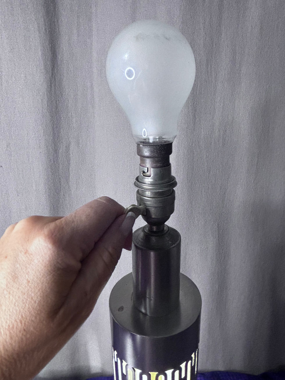 Lampe Totem vintage métal brossé Space Age années 1970 – 45 cm
