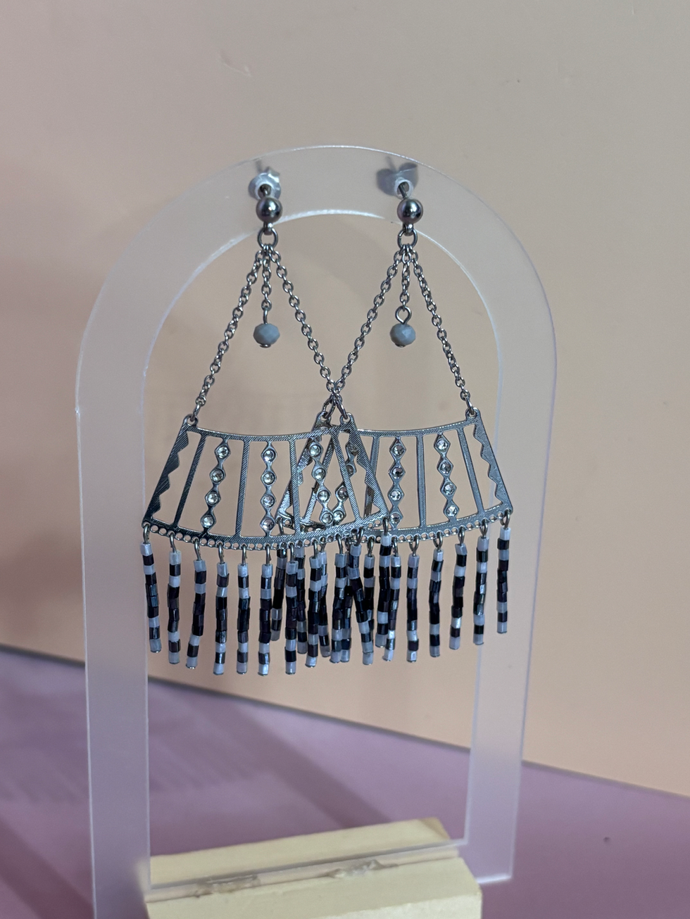 Agatha Nora boucles d’oreilles créoles pendantes gris noir – 8 cm