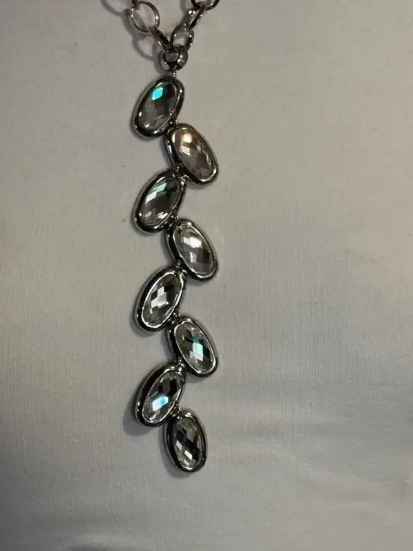Sautoir Agatha argenté Follies – Gros cristal pendentif