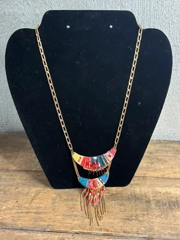 Satellite collier plastron doré à l’or fin 14/18 carats bleu rose jaune