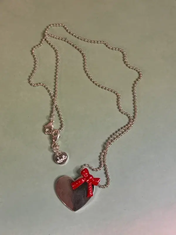 Sautoir Agatha cœur rouge et nœud – Chaîne à boules Love Amour