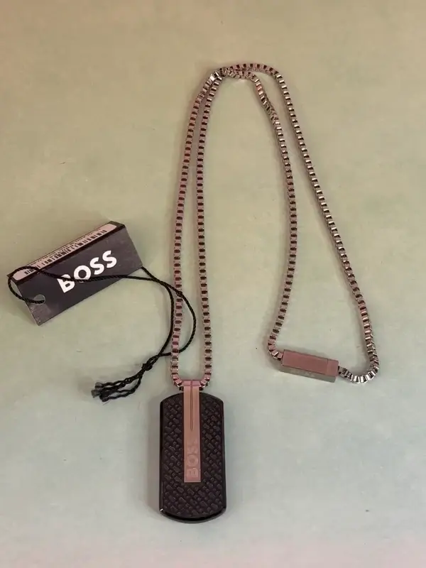 Collier Hugo Boss à maillons cube – Pendentif réversible logo
