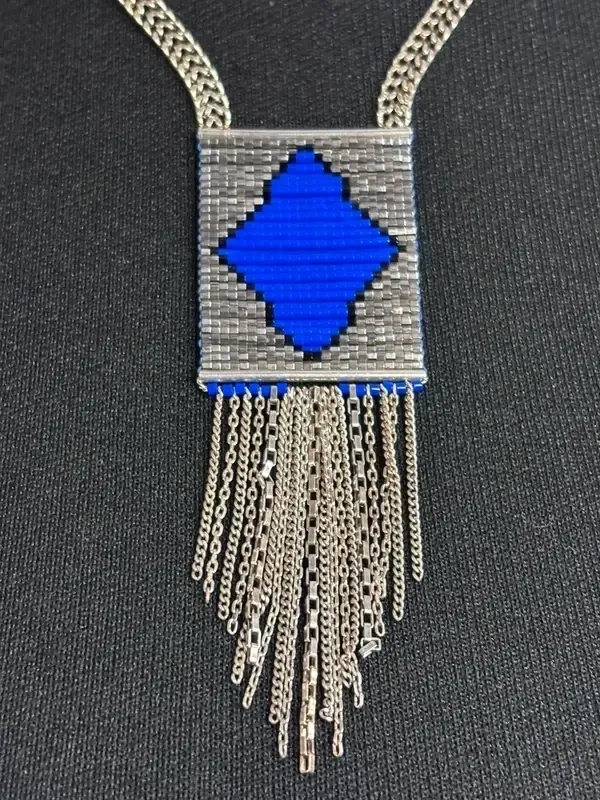 Collier plastron Satellite en métal argenté bleu roi