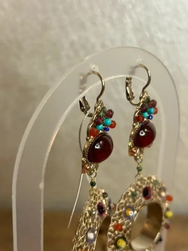 Satellite boucles d’oreilles dorées à l’or fin 14/18 carats, pâte de verre rouge