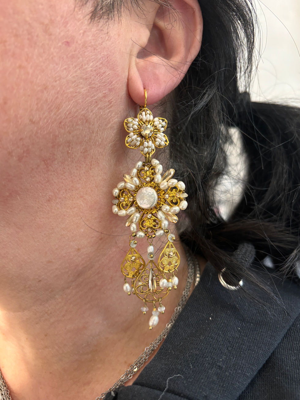 Boucles d’oreilles Satellite métal doré or fin 14 carats perles nacrées