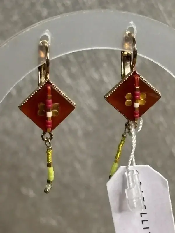 Satellite boucles d’oreilles dorées à l’or fin 14 carats – pierres dorées