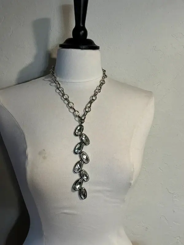 Sautoir Agatha argenté Follies – Gros cristal pendentif