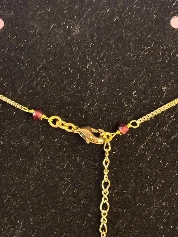 Satellite collier doré à l’or fin 14/18 carats grenat rouge vert