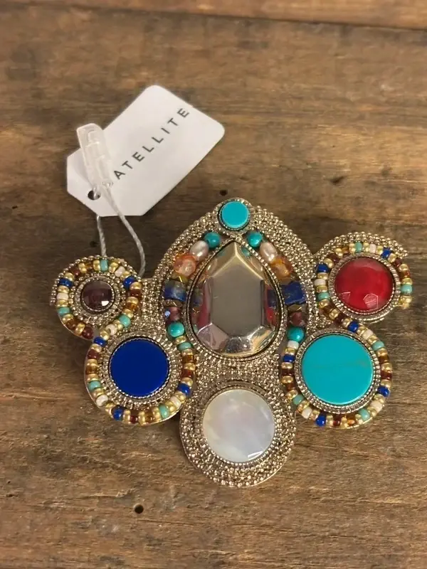 Broche Satellite dorée à l’or fin 14/18 carats – nacré vert bleu