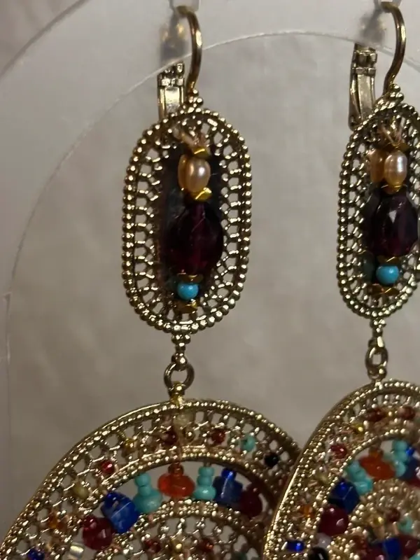 Boucles d’oreilles Satellite plaqué or – Vert jade et rouge
