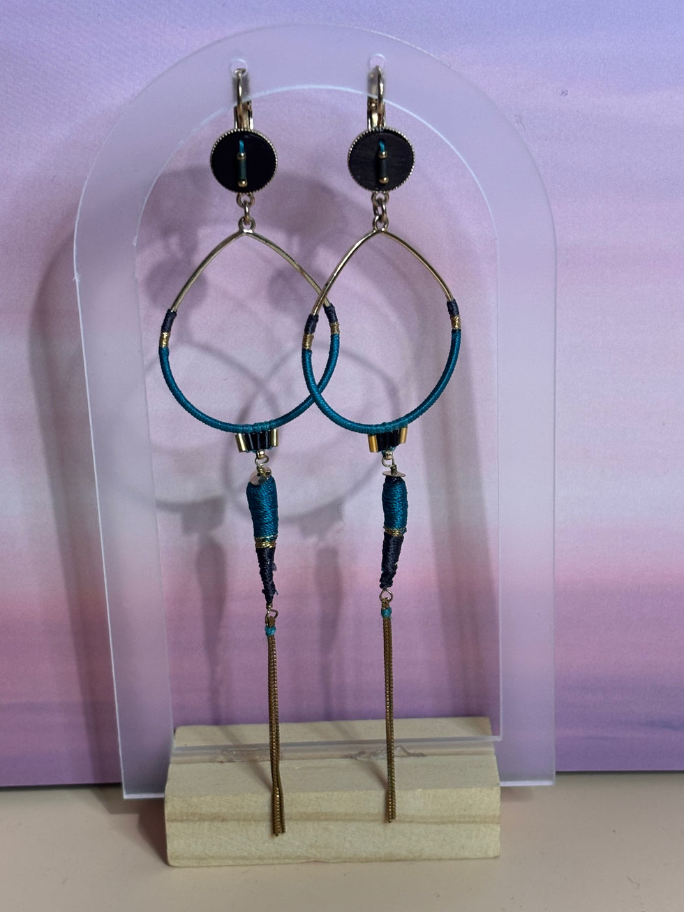 Satellite boucles d’oreilles dormeuses dorées à l’or fin 14/18 carats bleu roi