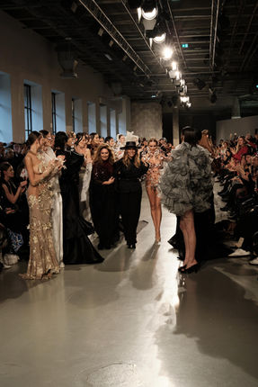 Juana MartÃn réinvente l’âme andalouse avec sa collection « Identité » à la Fashion Week de Paris