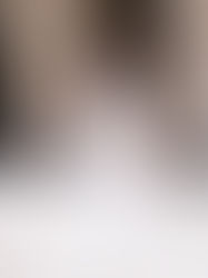 Le blanc comme symbole de féminité: Lina pour le magazine YRIS à propos de son grand amour - la mode