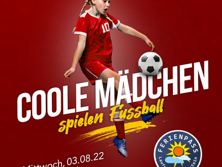 Coole Mädchen spielen Fussball