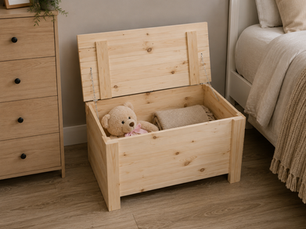 Large wooden box with lid in natural wood