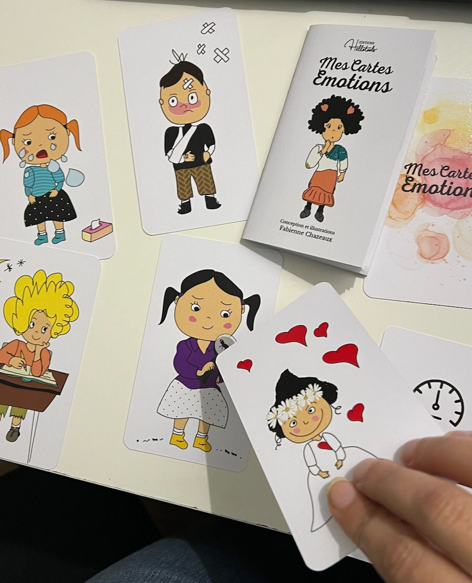 Miniature : quelqu'un qui utilise les carte émotions de Fabienne Chazeaux