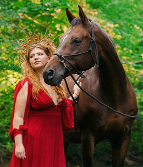 Dans le cadre enchanteur d'une rivière à Colmar, cette photo capture la relation fusionnel